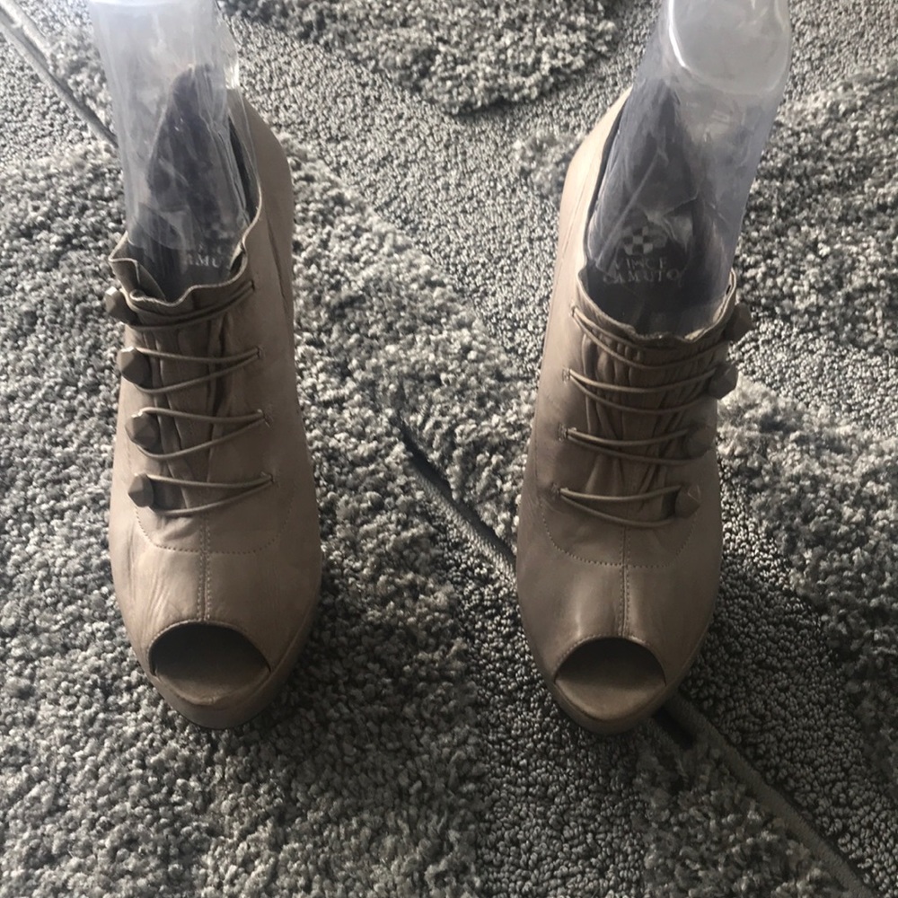 Shoes - Picture 2 of 6